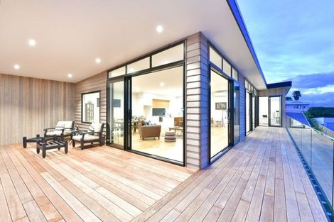 Photo of property in 1043 Whangaparaoa Road, Tindalls Beach, Whangaparaoa, 0930
