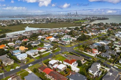 Photo of property in 2/14 Aramoana Avenue, Devonport, Auckland, 0624
