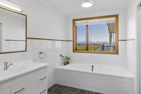 Photo of property in 2/70 Harvey Street, Waipahihi, Taupo, 3330