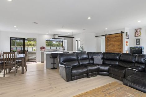 Photo of property in 24 Cemetery Road, Waiuku, 2123