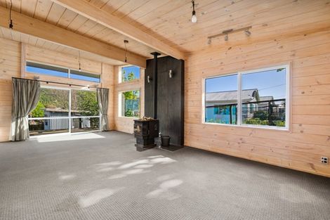 Photo of property in 261 Waikawa Road, Waikawa, Picton, 7220