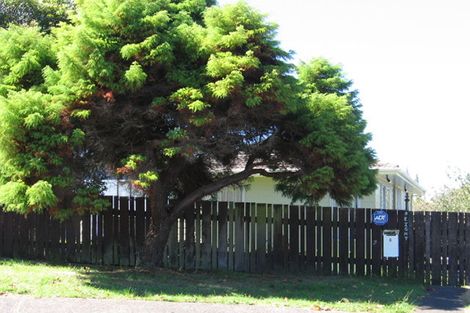 Photo of property in 8 Magdalen Place, West Harbour, Auckland, 0618