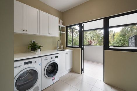 Photo of property in 70 Waicola Drive, Fitzherbert, Palmerston North, 4471