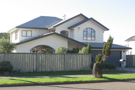 Photo of property in 16 Amesbury Drive, Churton Park, Wellington, 6037