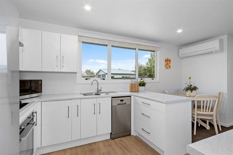 Photo of property in 8b Queenspark Drive, Parklands, Christchurch, 8083