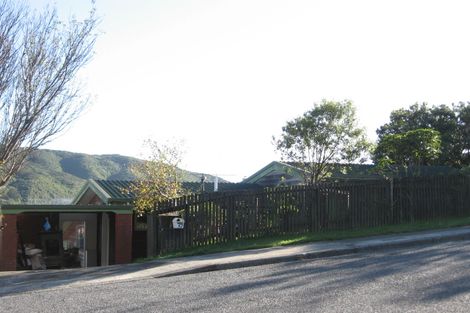 Photo of property in 37 Kingsley Street, Stokes Valley, Lower Hutt, 5019
