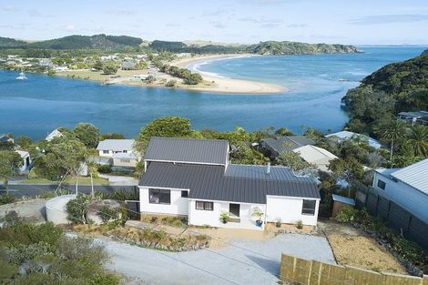 Photo of property in 5 Bush Point Road, Cable Bay, 0420