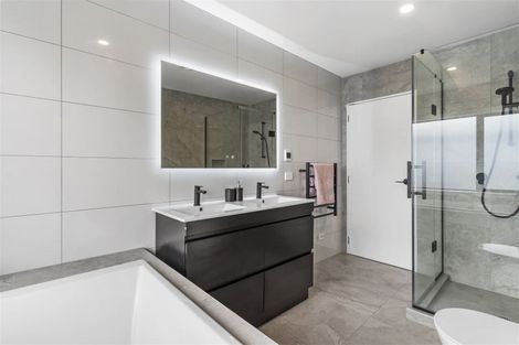 Photo of property in 10 Huaota Place, Botany Downs, Auckland, 2010