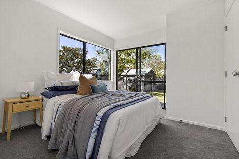 Photo of property in 2/94 Norwood Road, Bayswater, Auckland, 0622