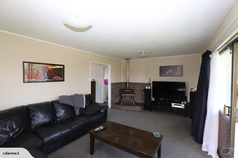 Photo of property in 48 Acacia Street, Kelvin Grove, Palmerston North, 4414