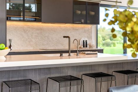 Photo of property in 43 Paekakariki Hill Road, Pauatahanui, Porirua, 5381