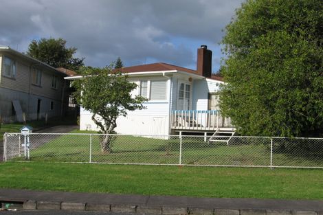 Photo of property in 11 Gill Avenue, Te Atatu Peninsula, Auckland, 0610