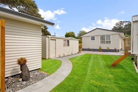 Photo of property in 8 Birdwood Road, Swanson, Auckland, 0612