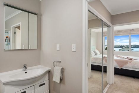 Photo of property in 1 Tindalls Bay Road, Tindalls Beach, Whangaparaoa, 0930