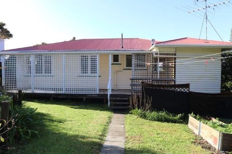 Photo of property in 38 Potter Avenue, Northcote, Auckland, 0627