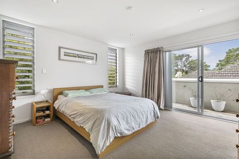 Photo of property in 242a Forrest Hill Road, Forrest Hill, Auckland, 0620
