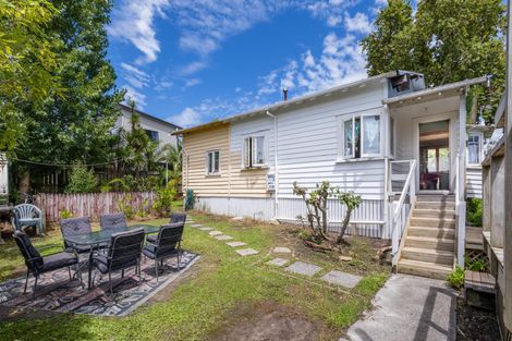 Photo of property in 1/7 Blacklock Avenue, Henderson, Auckland, 0612