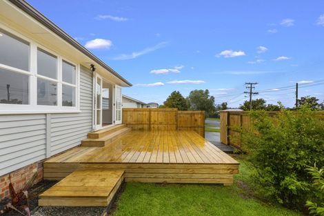 Photo of property in 1/3 Daphne Street, Kelston, Auckland, 0602