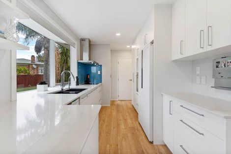 Photo of property in 7 Blyton Lane, Pakuranga Heights, Auckland, 2010