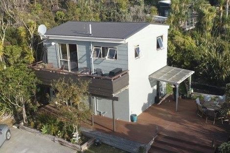 Photo of property in 14 Log Race Road, Piha, New Lynn, 0772