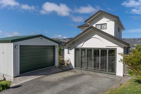 Photo of property in 7 Chastudon Place, Tawa, Wellington, 5028
