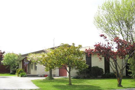 Photo of property in 16 Parkhouse Drive, Rangiora, 7400