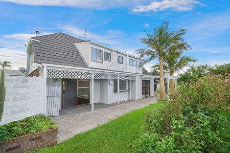 Photo of property in 17 Justamere Place, Weymouth, Auckland, 2103