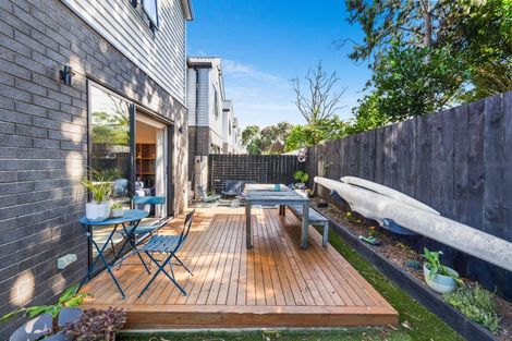 Photo of property in 8a Roys Road, Weymouth, Auckland, 2103