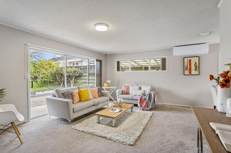 Photo of property in 2/12 Park Estate Road, Rosehill, Papakura, 2113