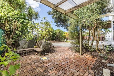 Photo of property in 115 Breaker Bay Road, Breaker Bay, Wellington, 6022