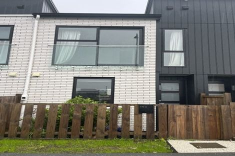 Photo of property in 3/86 Fred Taylor Drive, Westgate, Auckland, 0814