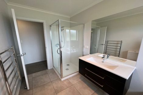 Photo of property in 28 Richardson Road, Omokoroa, 3114