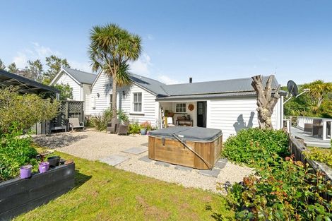 Photo of property in 1033 Masterton Castlepoint Road, Tauweru, Masterton, 5889