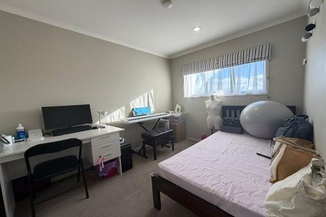 Photo of property in 129 Fernhill Way, Oteha, Auckland, 0632