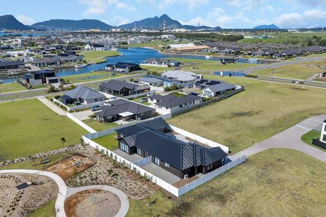 Photo of property in 10 Hauhou Lane, One Tree Point, Ruakaka, 0118