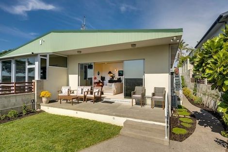 Photo of property in 10 North Terrace, Westshore, Napier, 4110