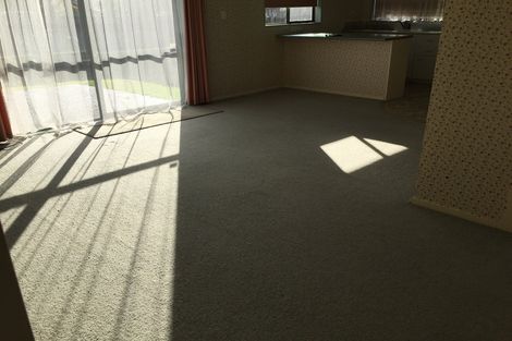 Photo of property in 4 Zefiro Drive, Massey, Auckland, 0614