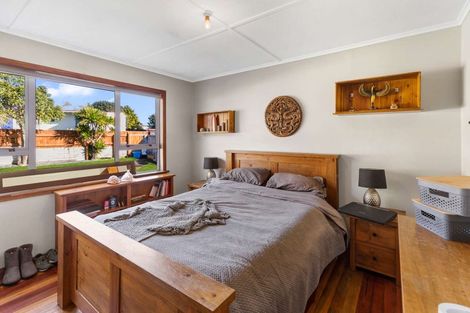 Photo of property in 9 Endeavour Street, Marfell, New Plymouth, 4310