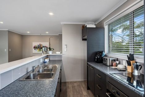 Photo of property in 1 Tindalls Bay Road, Tindalls Beach, Whangaparaoa, 0930