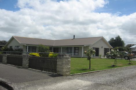 Photo of property in 30 Huxley Street, Pahiatua, 4910