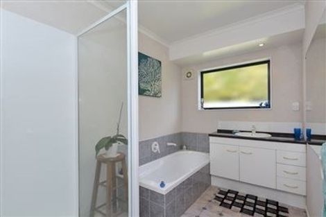 Photo of property in 16 Corwen Avenue, Hairini, Tauranga, 3112