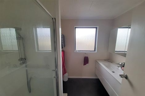 Photo of property in 2 Zircon Place, Wiri, Auckland, 2104