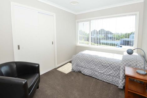 Photo of property in 316 East Coast Road, Forrest Hill, Auckland, 0620