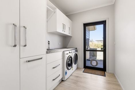 Photo of property in 6 Tuhua Close, Wharewaka, Taupo, 3330