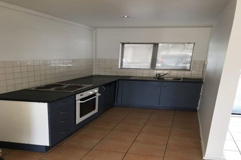 Photo of property in 4/35 Fields Parade, Oteha, Auckland, 0632