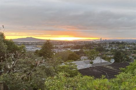 Photo of property in 2/23 Sunset Road, Totara Vale, Auckland, 0632