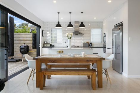 Photo of property in 7 Nerehana Place, Red Beach, 0932