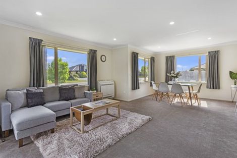 Photo of property in 2 Austen Place, Rolleston, 7614