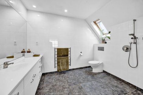 Photo of property in 36 Octavius Place, New Plymouth, 4312