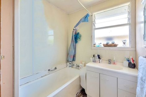 Photo of property in 17 Cameron Street, Papakura, 2110